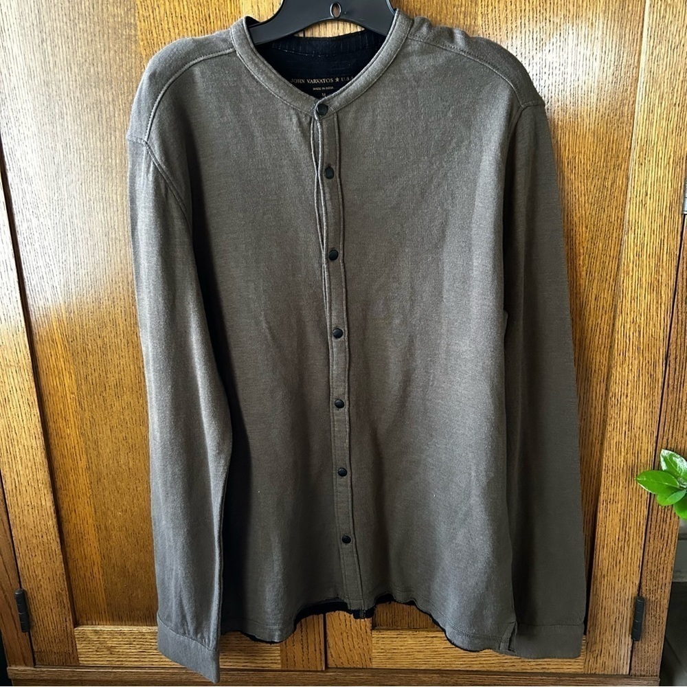 John Varvatos Joaquin Easy Double Knit Shirt Raw Hem | Moss Green | Siz… - Picture 2 of 8